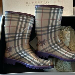 Burberry well rain boots